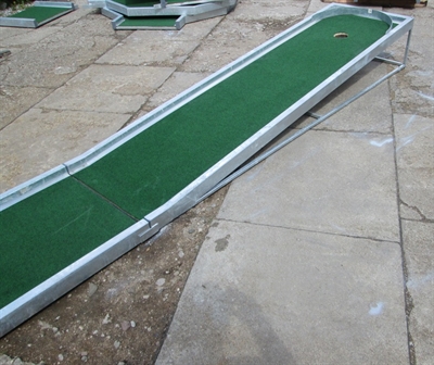 Minigolfbane metalramme 18 huller, med kunstgræs 